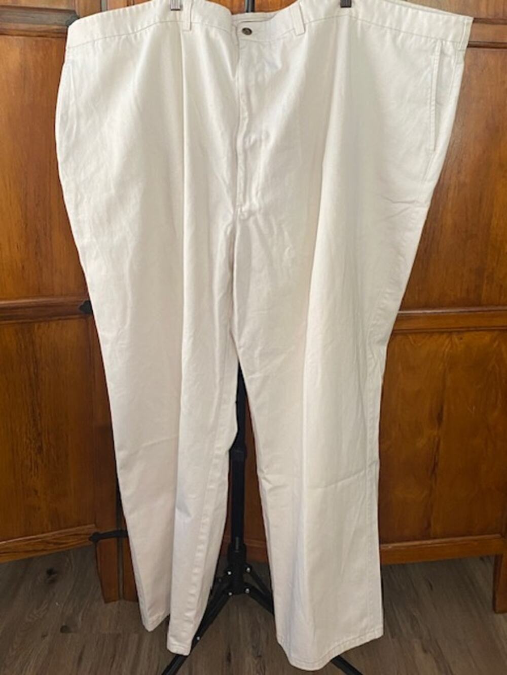 St. John’s Bay Loose Fit White Chino Pants Men’s Size 56 Big & Tall 100% Cotton